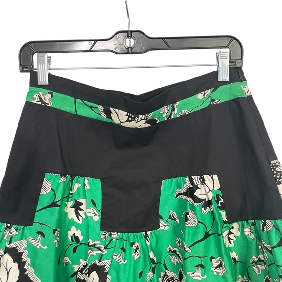 DVF Diane Von Furstenberg
Claire Green Floral Minis Skirt
Size 10 - Picture 4 of 16